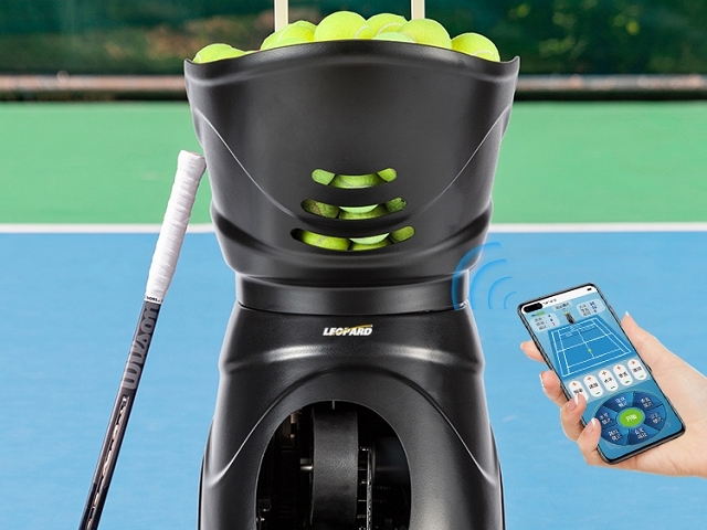 Przewodnik po maszynach do wyrzucania piłek tenisowych: Jak wybrać i wykorzystać do maksimum?